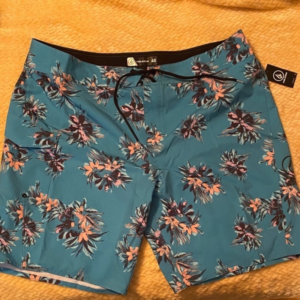 NWT Volcom Men's Teal and Pink Floral Board Shorts
